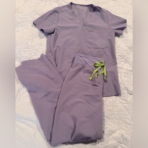 FIGS lavender scrub set, s top, m bottoms